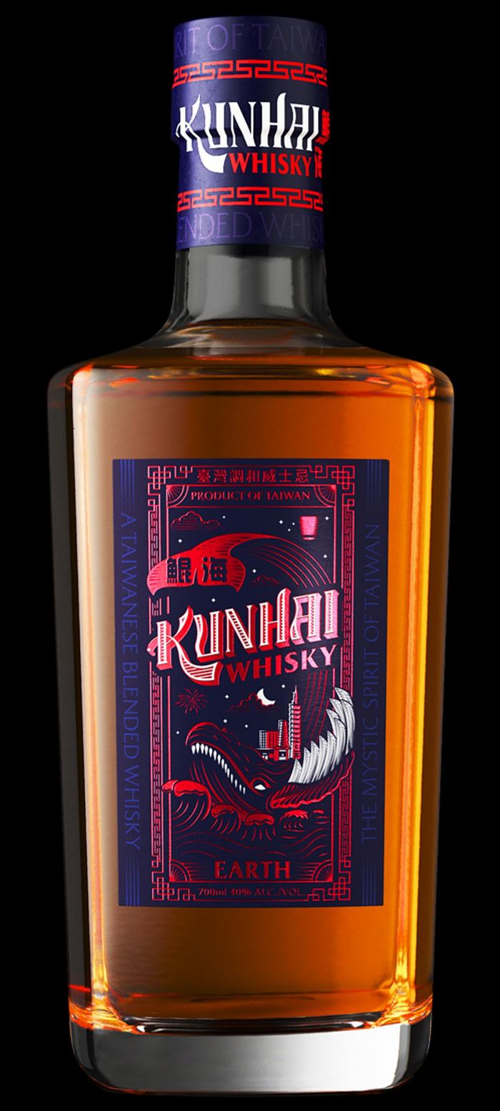 Kunhai Whiskey bottle and label